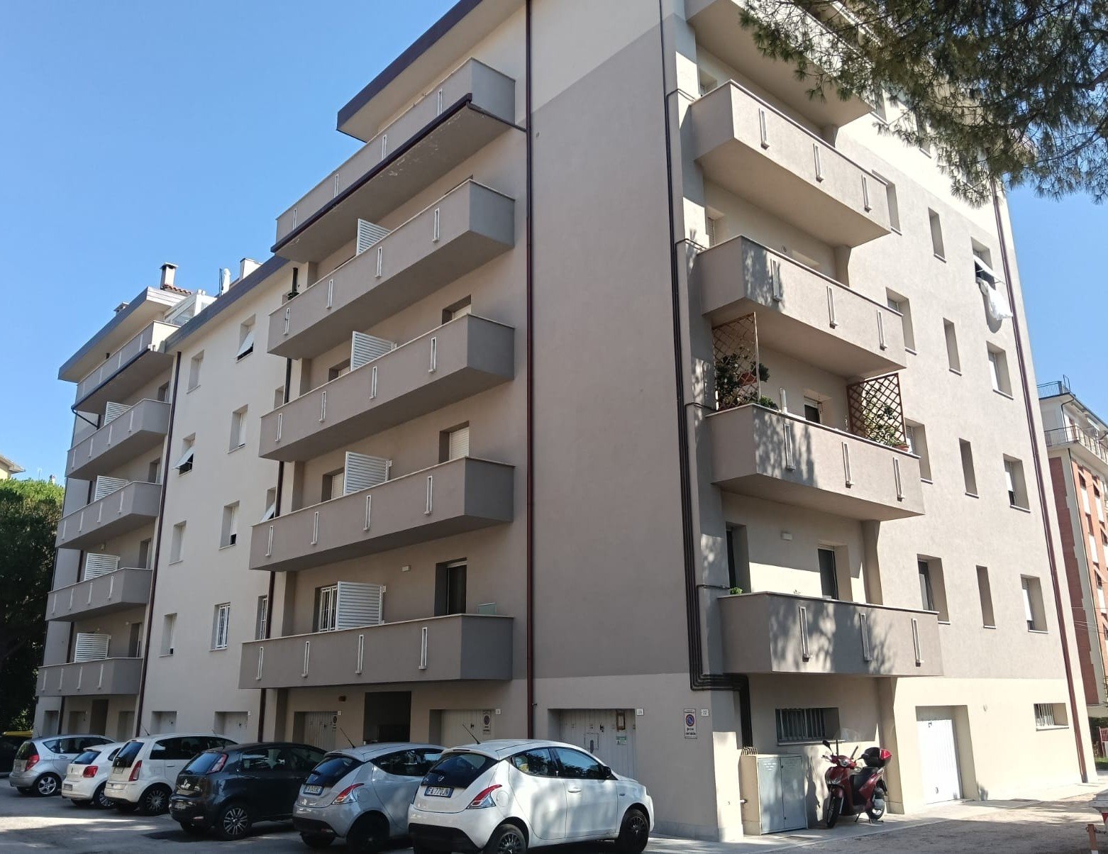 Edificio residenziale ristrutturato da un'impresa edile a Pesaro